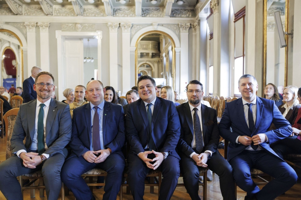 Nowy sprzęt dla bezpieczeństwa mieszkańców. Wręczono także odznaczenia państwowe