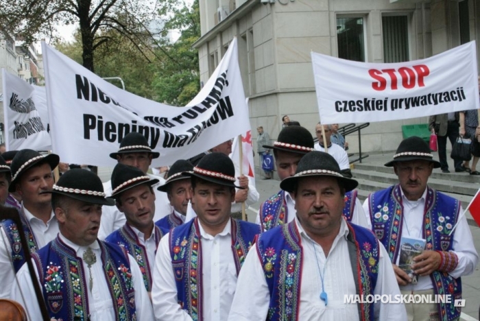 Flisacy pienińscy protestowali w stolicy przeciwko przebiegowi prywatyzacji ZEW SA