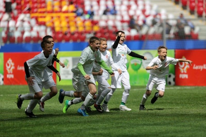 Dzieci z małopolskiego z medalami XVII edycji „Z Podwórka na Stadion o Pucharu Tymbarku”