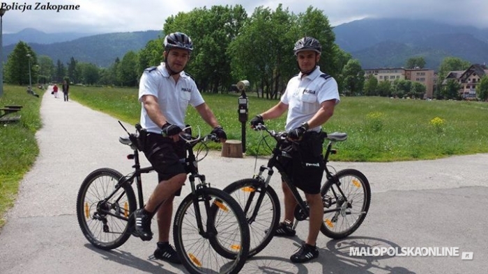 Policjanci na rowerach patrolują Zakopane