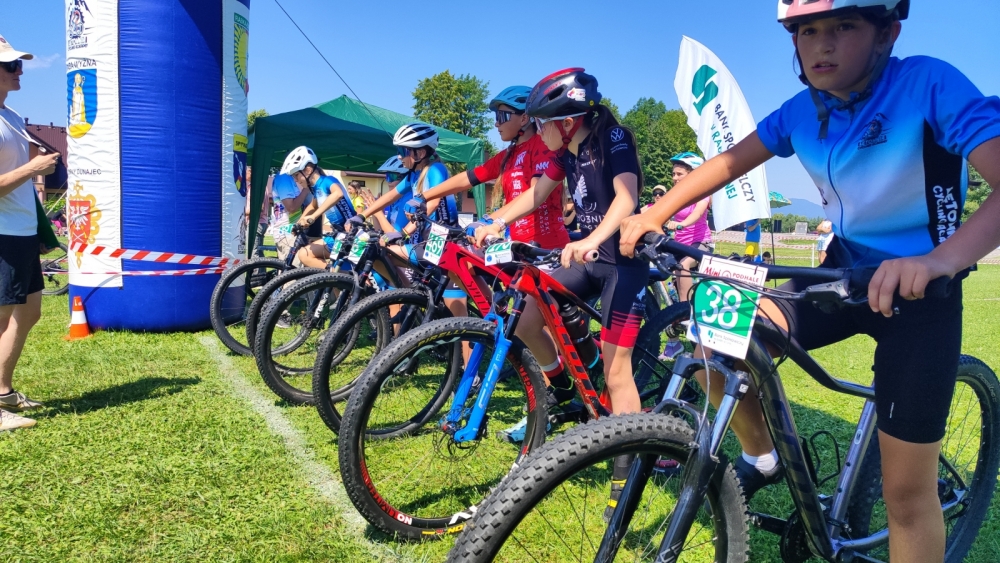 Ponad 180 młodych kolarzy na starcie. Za nami upalne Grand Prix Gminy Spytkowice (zdjęcia)