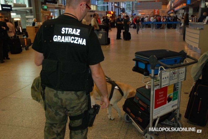 Zatrzymano dwóch Brytyjczyków wybierających do Zakopanego. Mieli przy sobie niewielkie ilości narkotyków