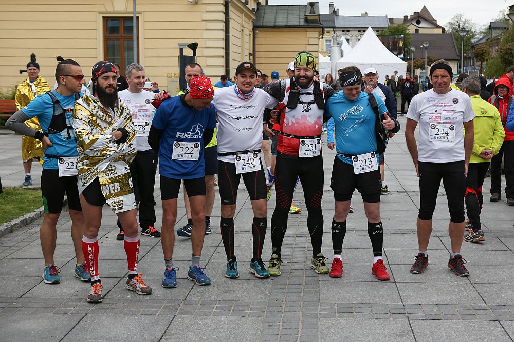 Maratończycy pokonali trasę Nowy Targ- Zakopane (zdjęcia)